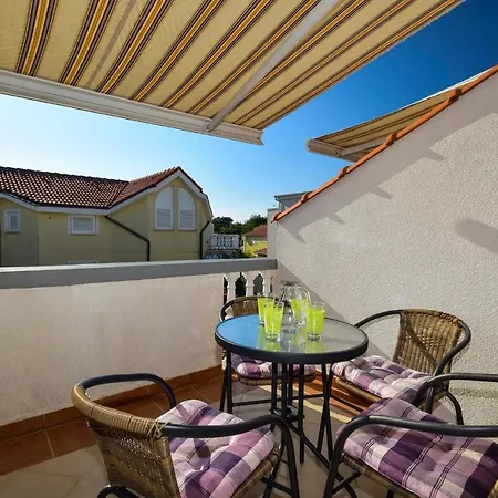 Pensión Apartments Lela 534 Pakoštane