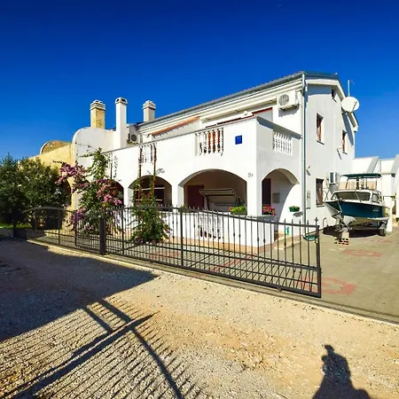 Apartments Lela 534 Pakoštane
