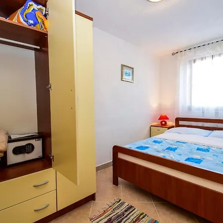 Apartments Lela 534 Pakoštane