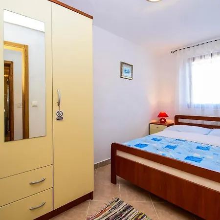 Apartments Lela 534 Pensión 3*