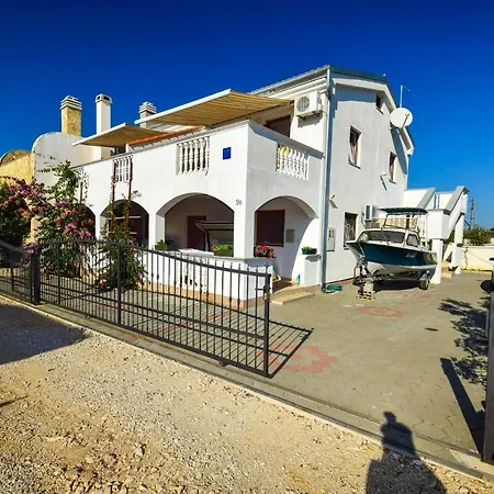 Apartments Lela 534 Pensión Pakoštane